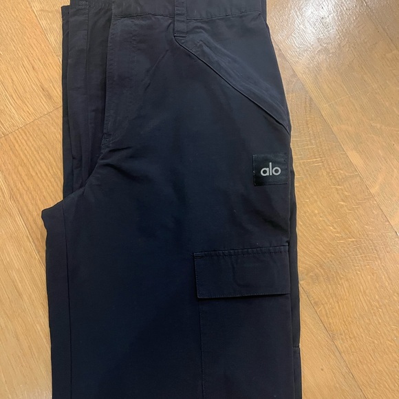 Alo Yoga Black Cargo Track Pants - Picture 3 of 3